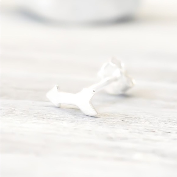 1PC - 925 Sterling Silver Arrow Cartilage Stud Earring Upper Ear Helix Tragus - Picture 2 of 9